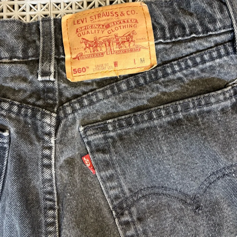 Vintage 90’s Levi’s 560 Loose Fit Straight-Leg Black Wash Jeans - Picture 5 of 10
